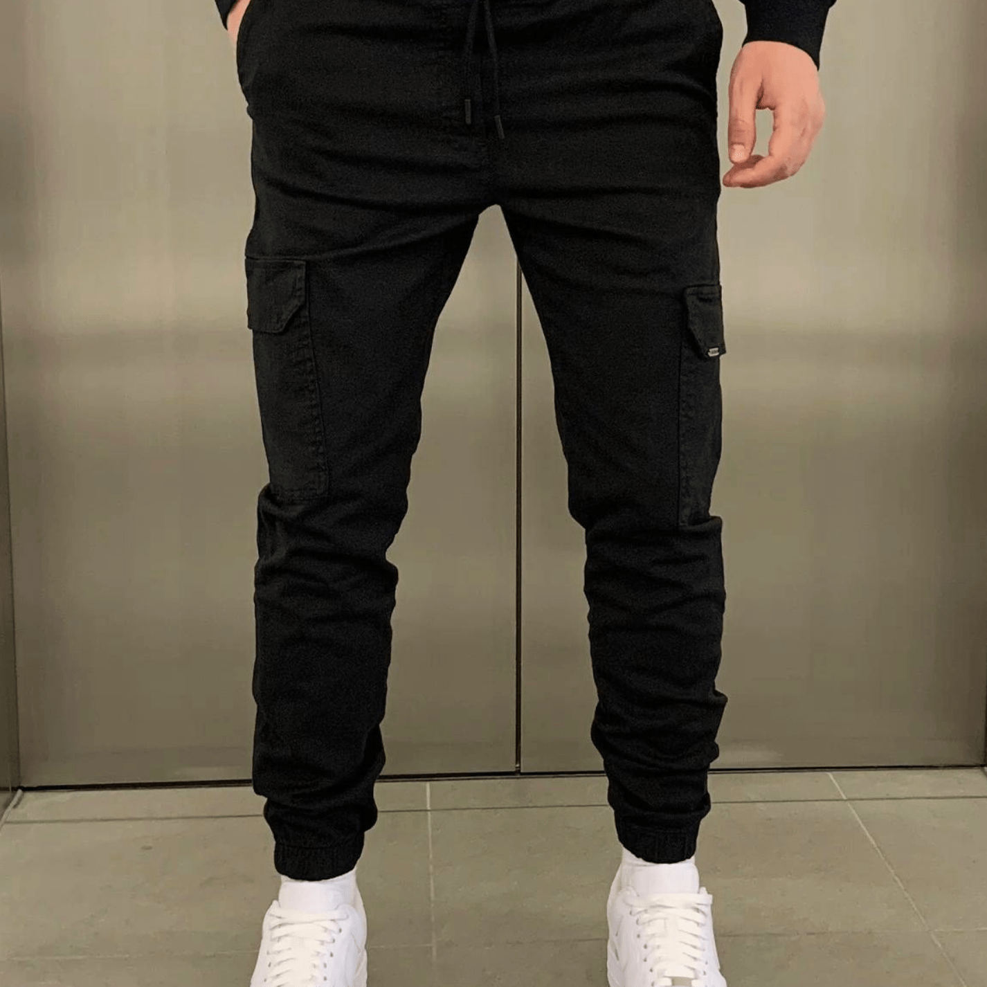 Men’s relaxed-fit cargo joggers