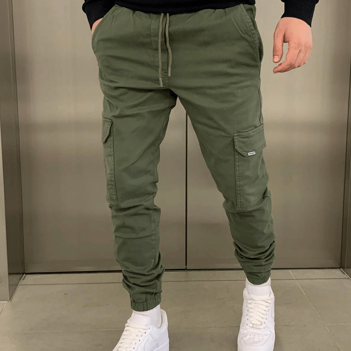 Men’s relaxed-fit cargo joggers