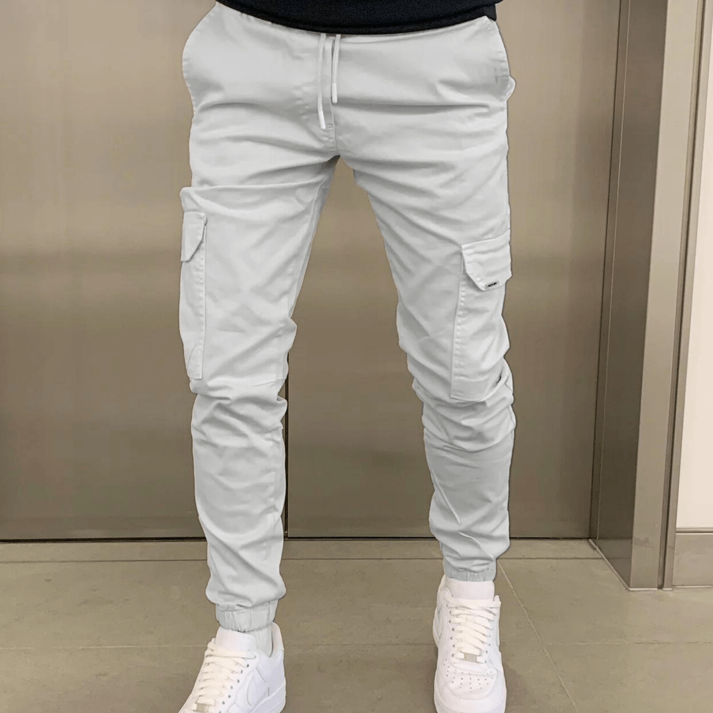 Men’s relaxed-fit cargo joggers