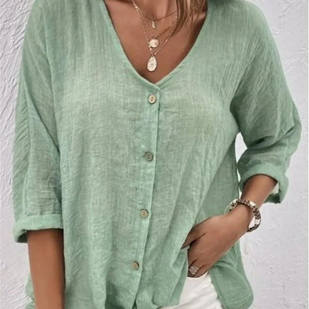 Blusa femenina casual con cuello en V abotonado y mangas remangadas
