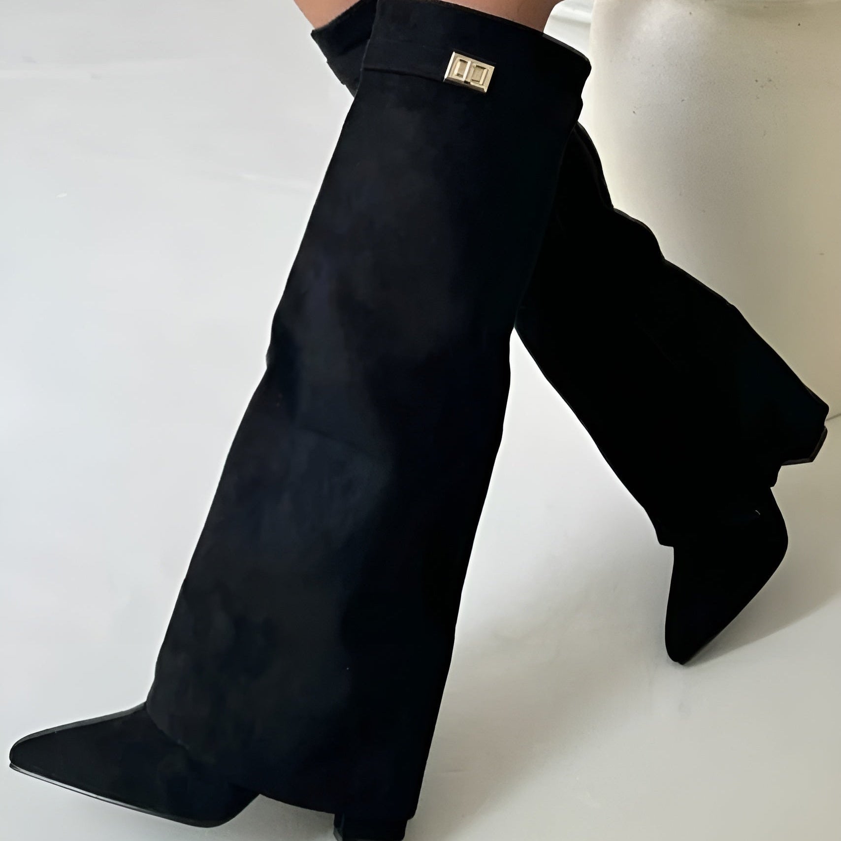 Botas altas de mujer con tacón bloque y punta puntiaguda