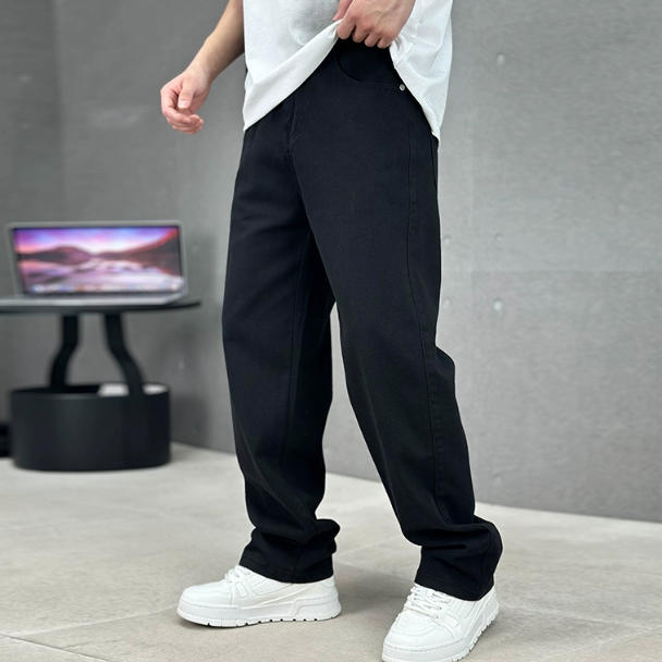 Men's relaxed fit straight jeans