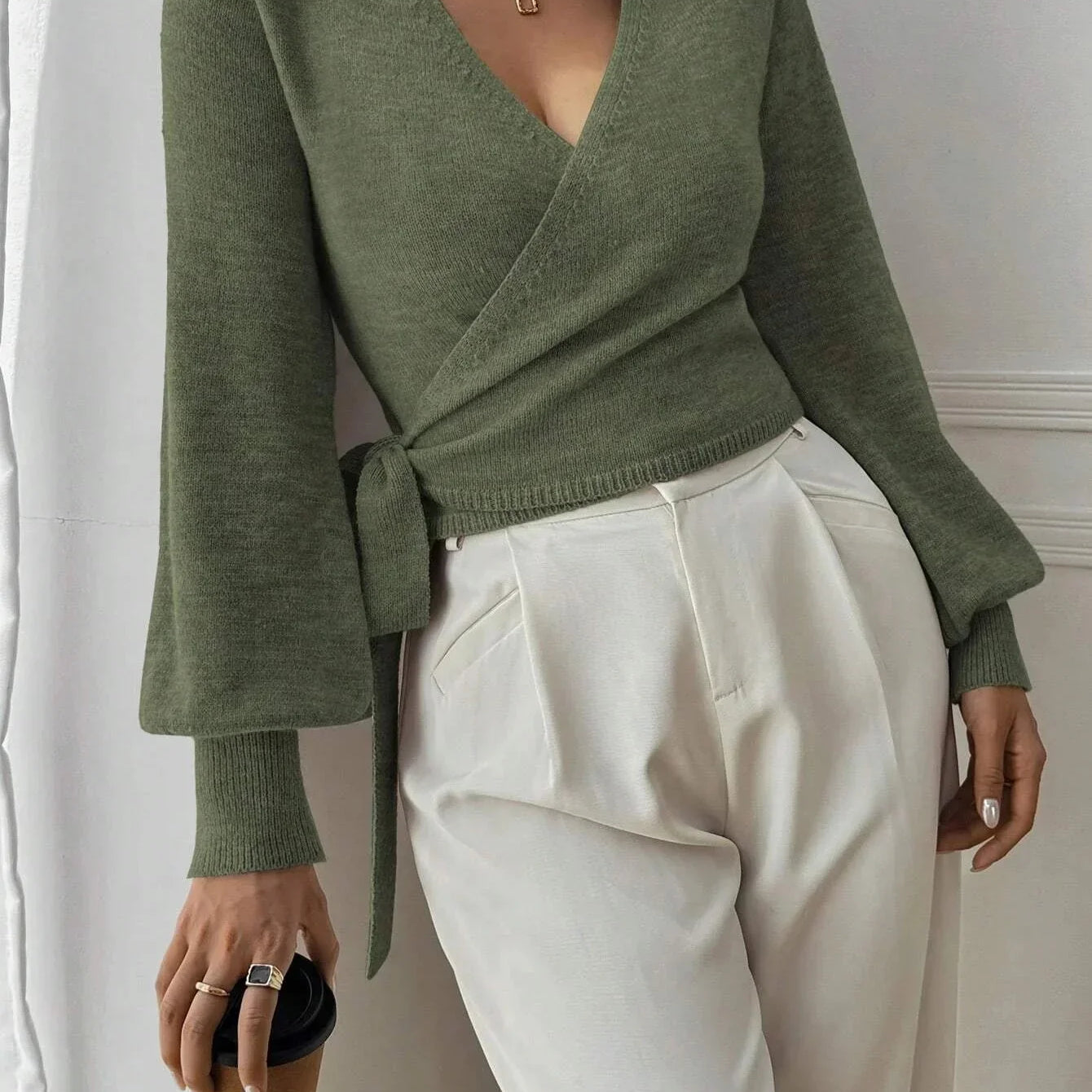 Jersey cruzado elegante para mujer con mangas abullonadas