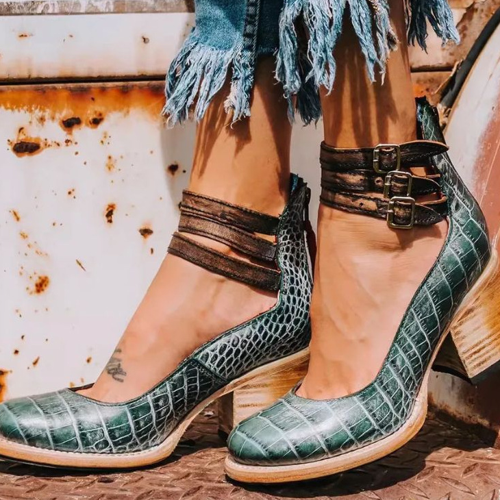Zapatos de cuero con correa en el tobillo cómodos