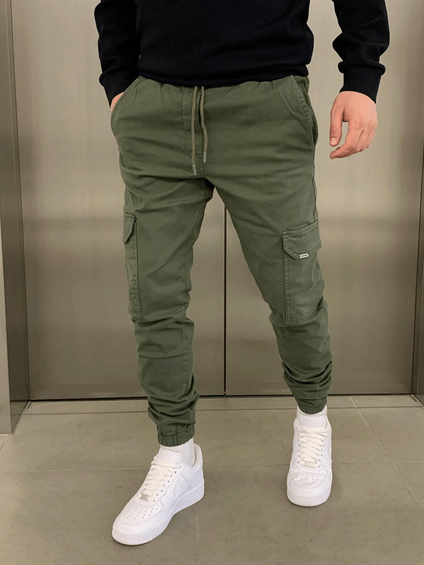 Men’s relaxed-fit cargo joggers