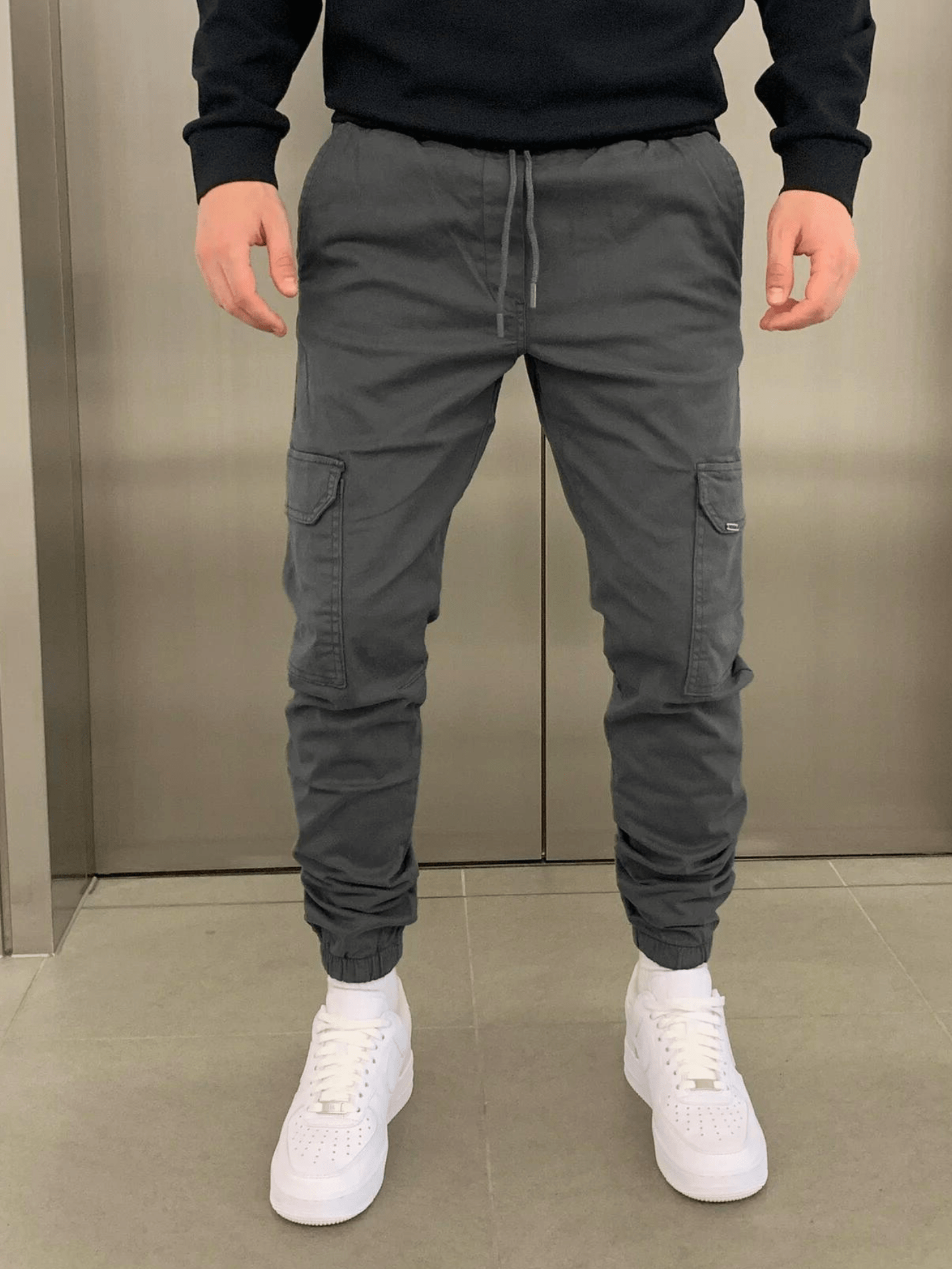 Men’s relaxed-fit cargo joggers