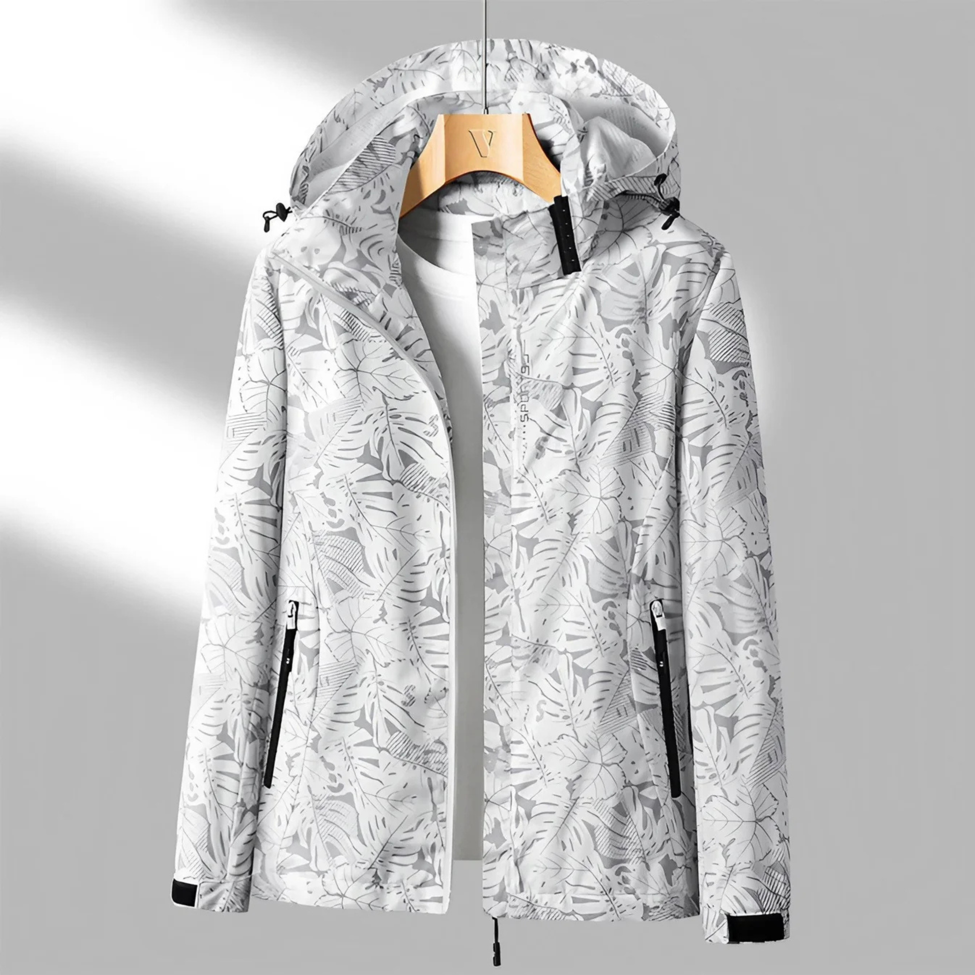 Lightweight Women’s Hooded Zip-Up Jacket for Outdoor Use