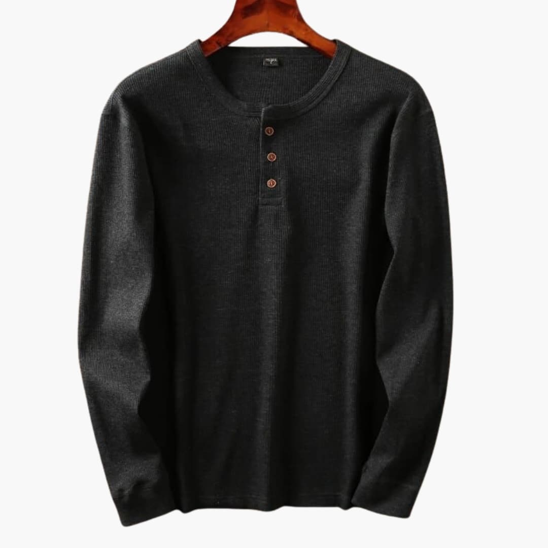 Men's long-sleeve shirt with elegant buttoning