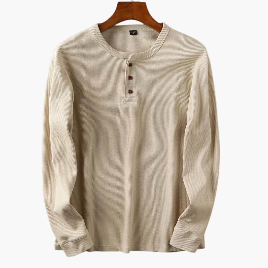Men's long-sleeve shirt with elegant buttoning