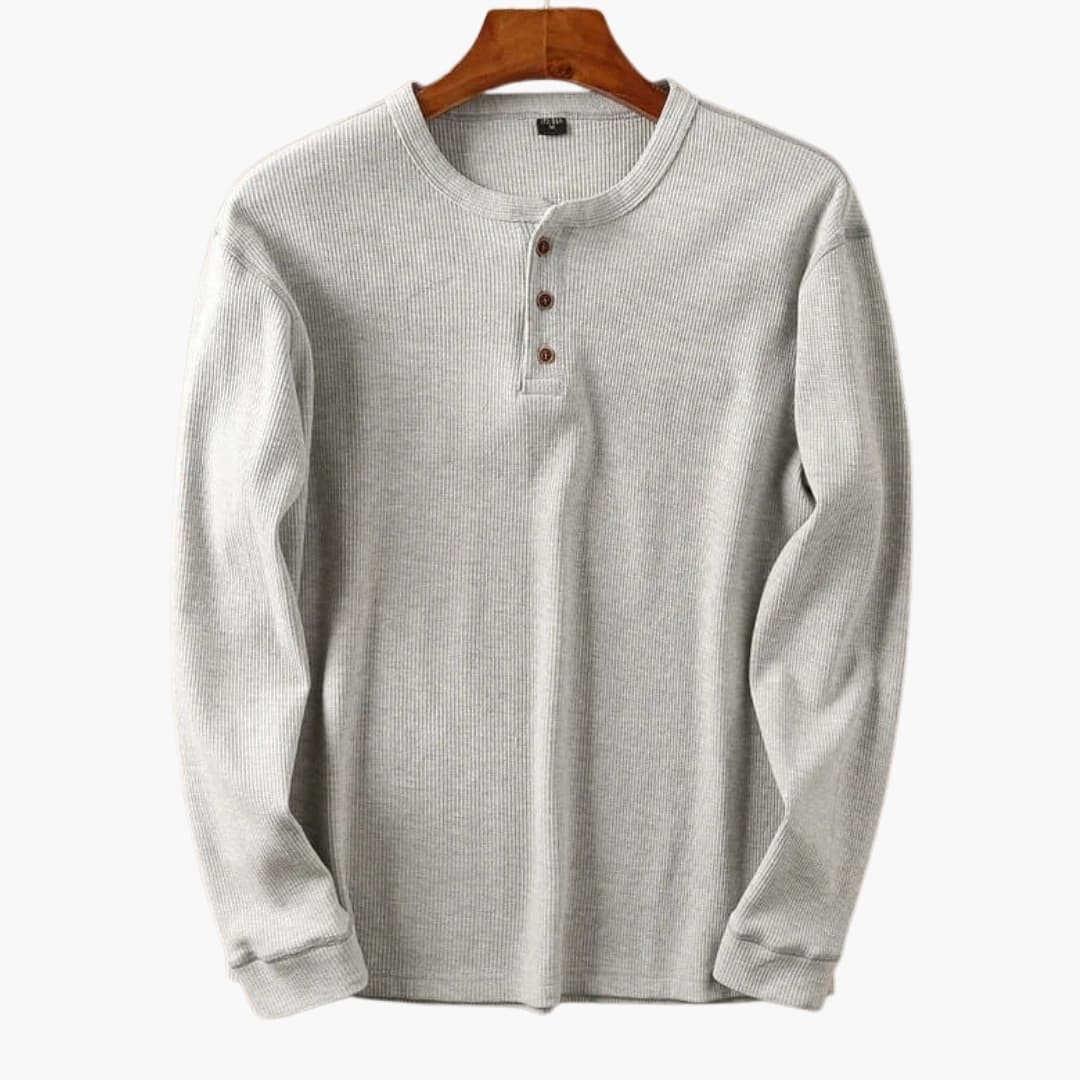 Men's long-sleeve shirt with elegant buttoning