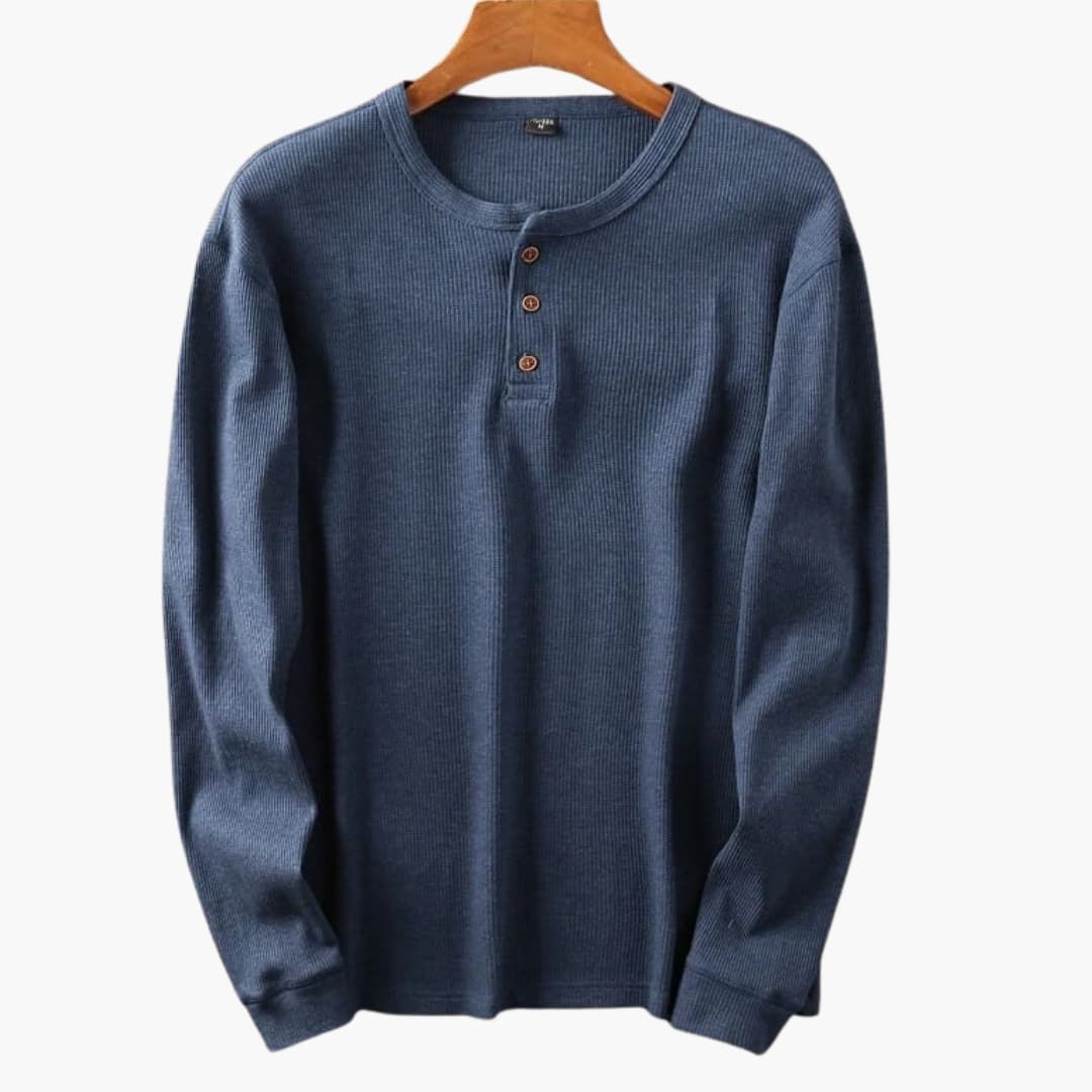 Men's long-sleeve shirt with elegant buttoning