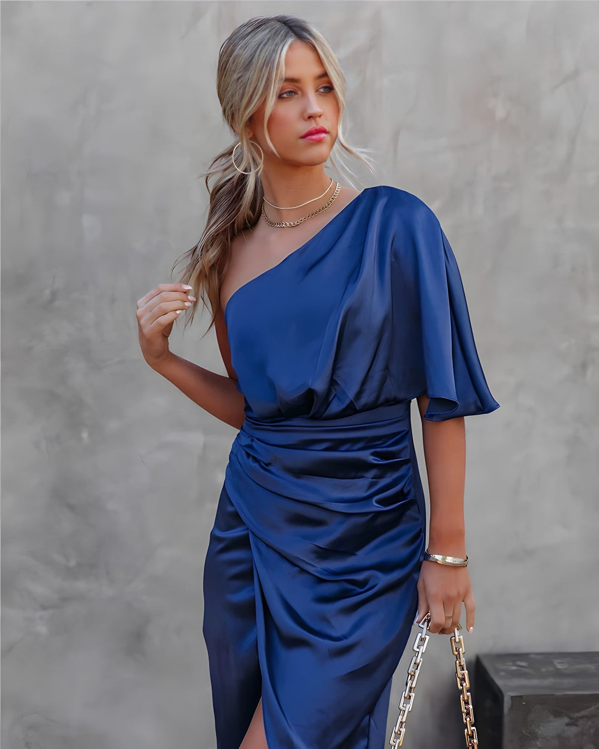 Vestido midi para mujer asimétrico con un hombro descubierto