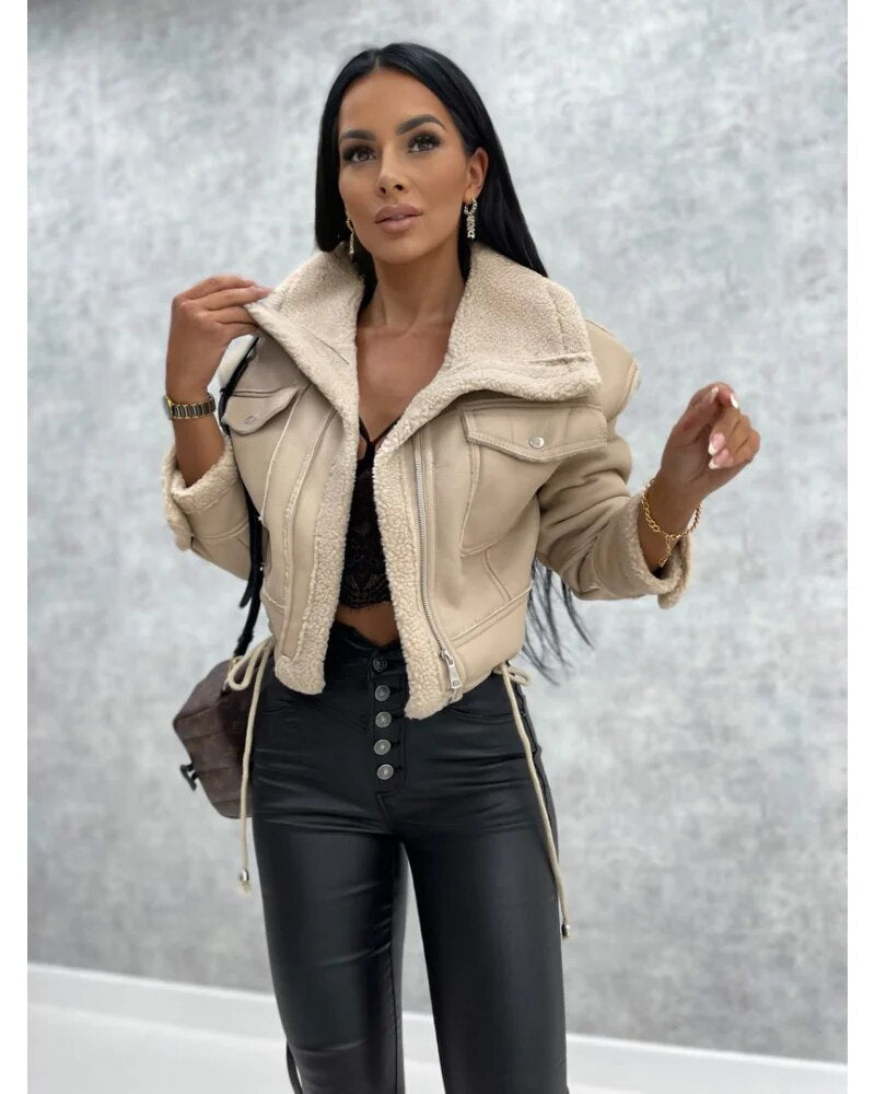 Elegant Short Women's Jacket with a Lined Collar