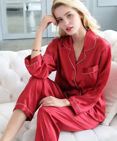 Ensemble Pyjama Deux Pièces Femme en Soie Luxueuse avec Coupe Confortable et Design Élégant