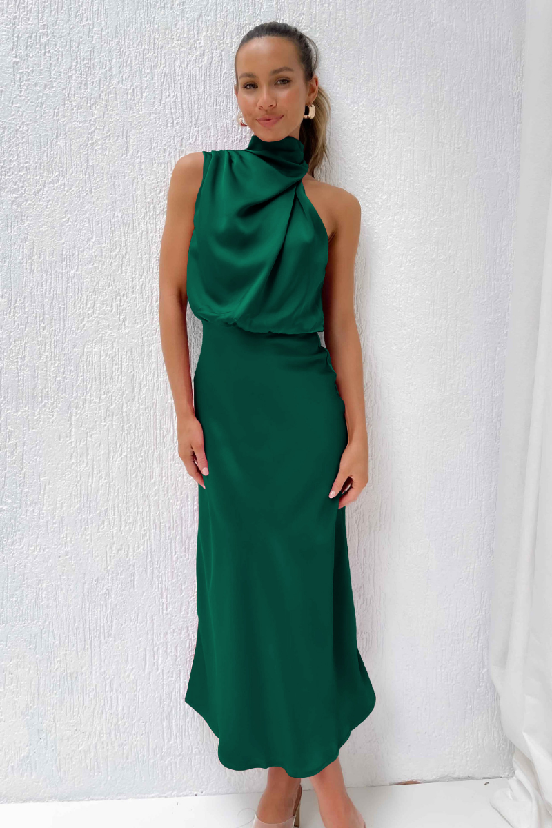 Robe longue élégante coupe asymétrique pour femme moderne