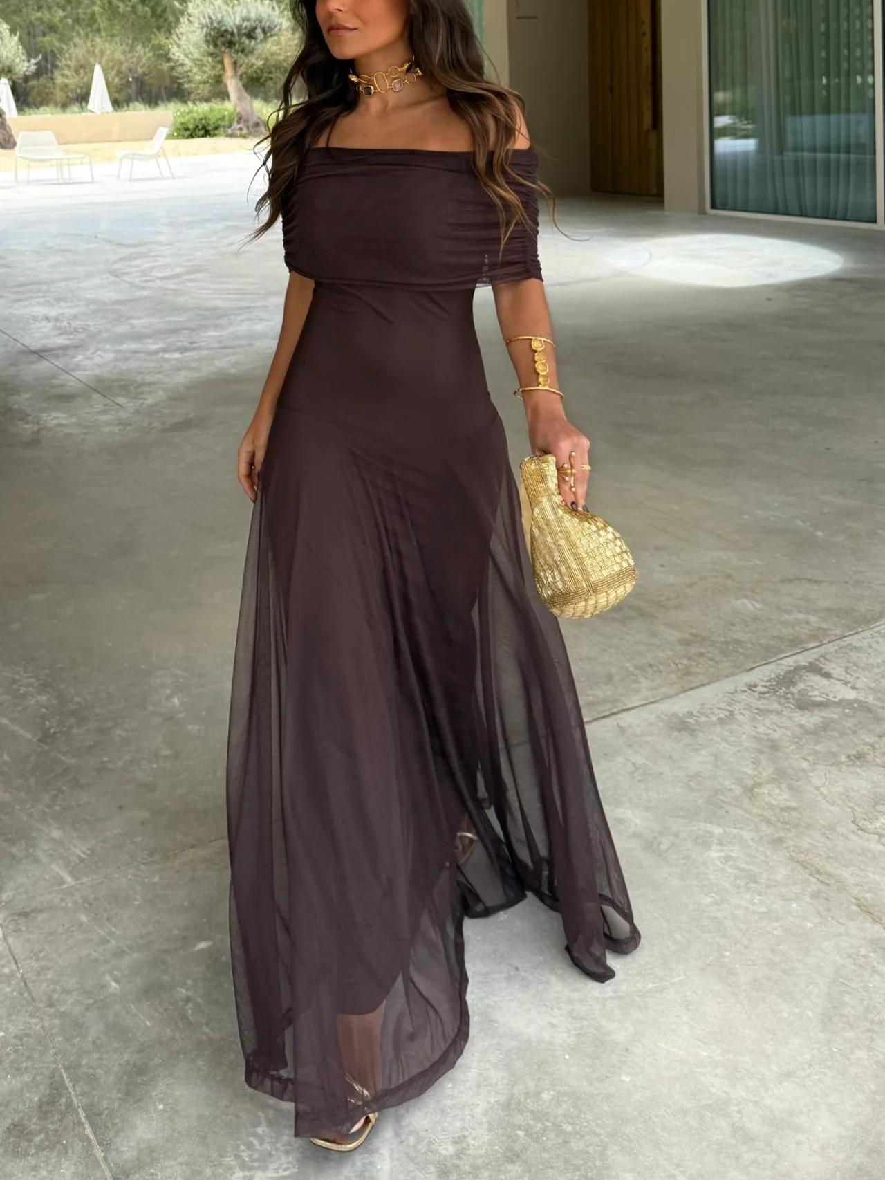 Robe Longue Élégante à Épaules Dénudées avec Voile Fluide et Silhouette Raffinée