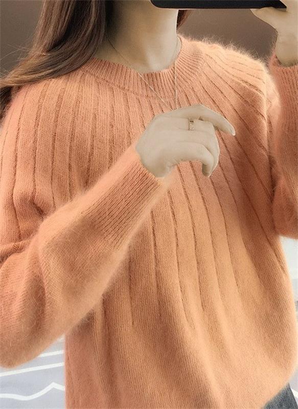 Women’s Crew-Neck Sweater in Soft Knit
