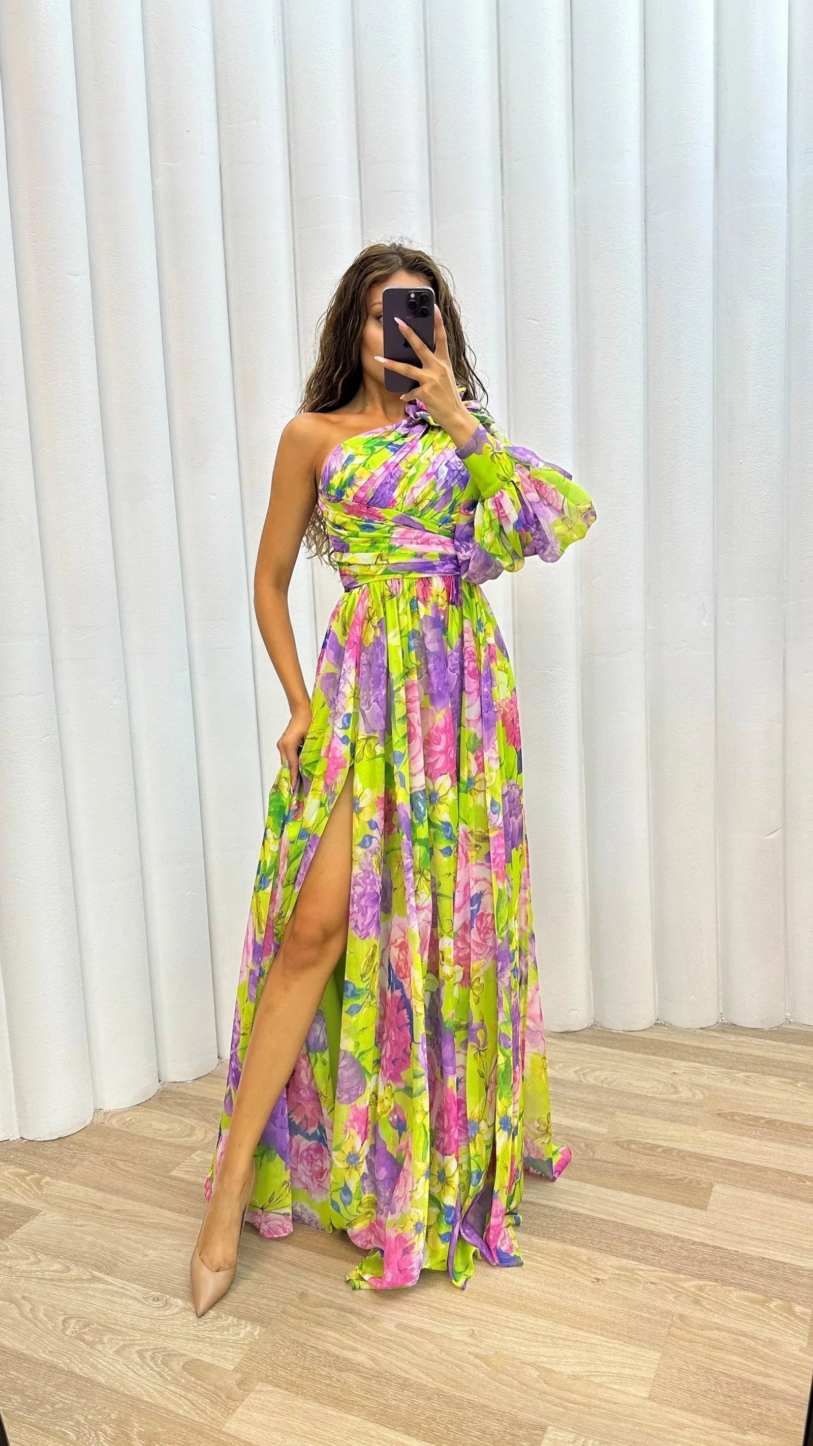Afnan - Robe fleurie fluide à une épaule pour femme