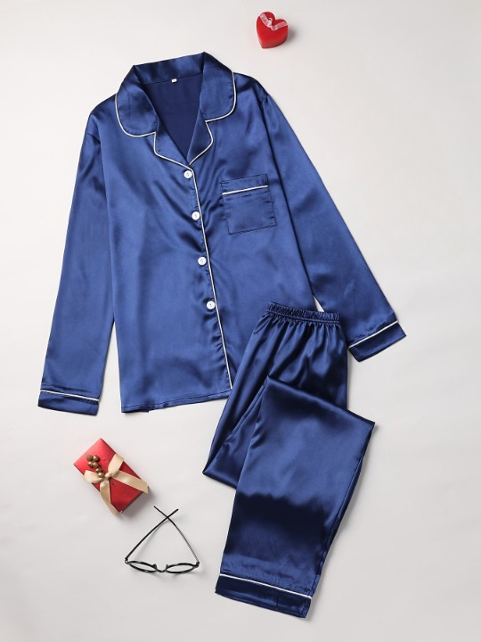 Ensemble Pyjama Deux Pièces Femme en Soie Luxueuse avec Coupe Confortable et Design Élégant