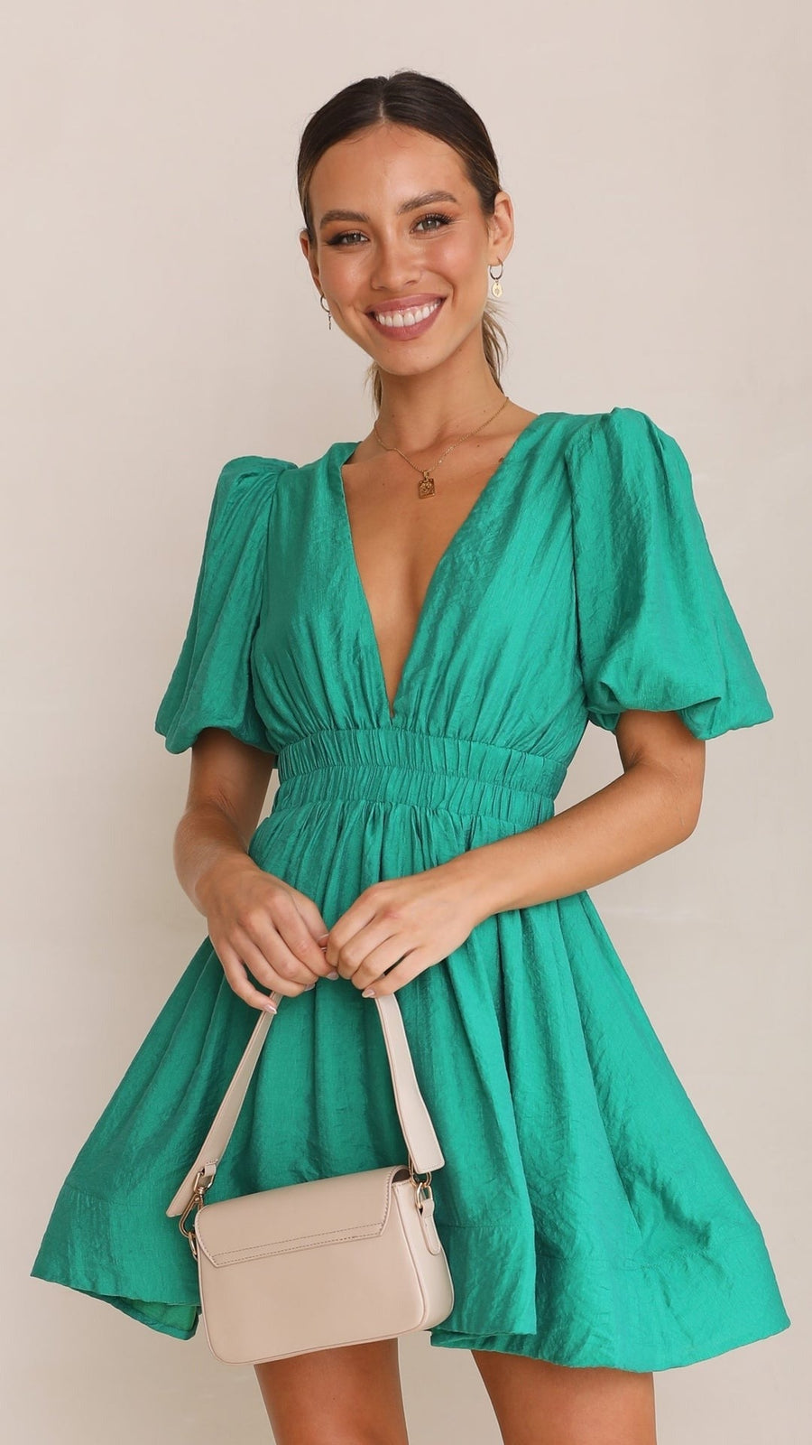 Robe Courte Femme Évasée à Décolleté V et Manches Volantes