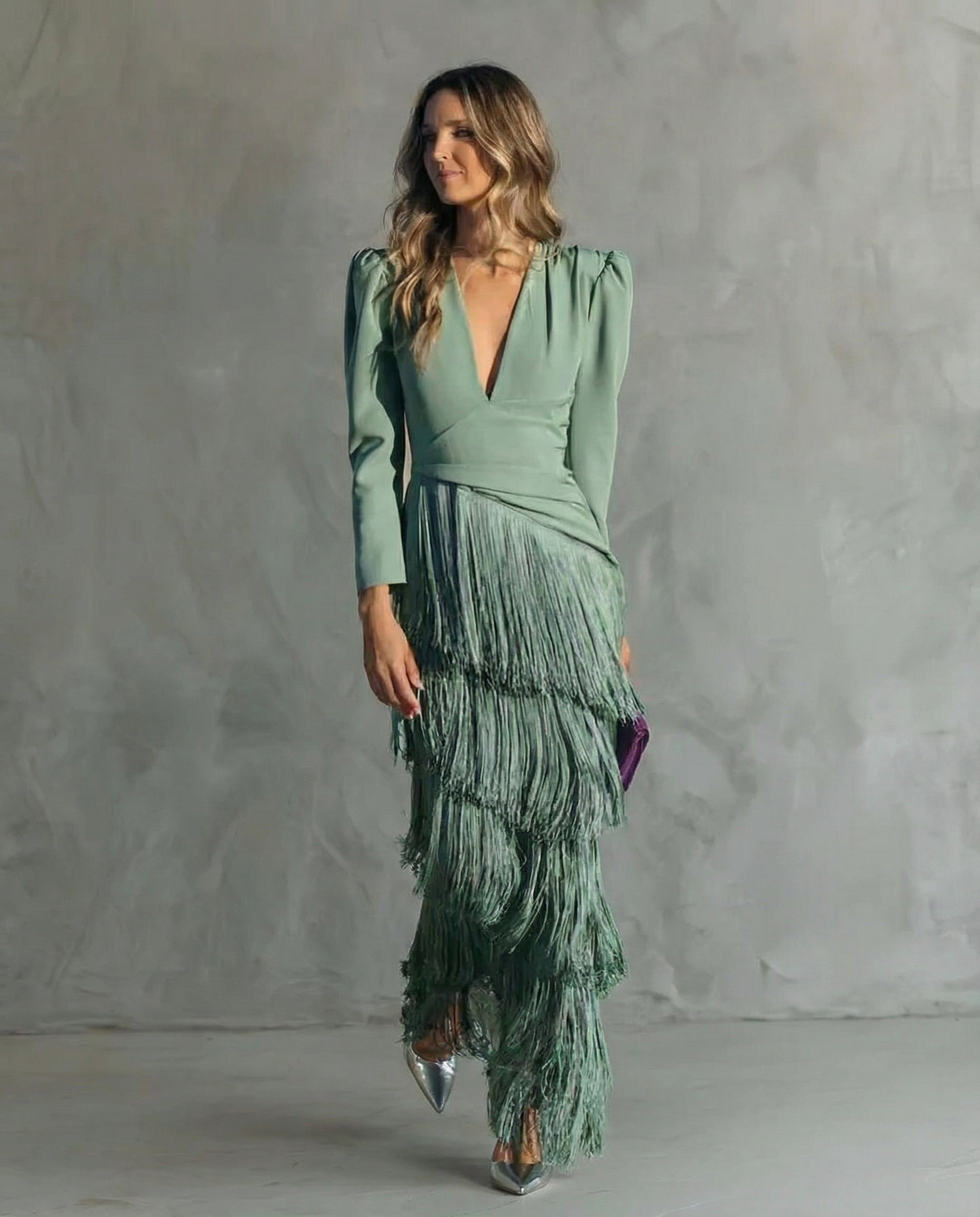 Robe Maxi Élégante à Franges Superposées avec Décolleté Croisé