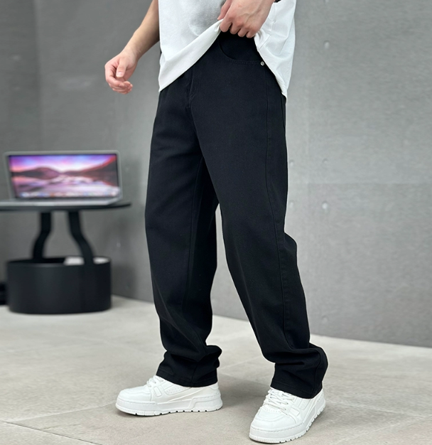 Men's relaxed fit straight jeans