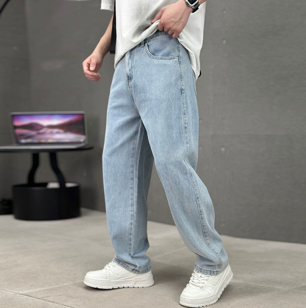 Men's relaxed fit straight jeans